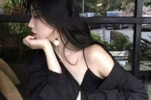 抖音第一网红黑料被扒！17岁辍学私生活混乱！整容前照片曝光
